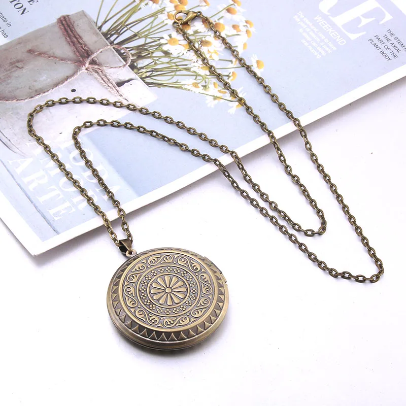 Memory Photo Pendant Jewelry Vintage copper Carved flower Photo Locket Necklace Fashion Women Romantic Accessories
Memory Photo Pendant Jewelry Vintage copper Carved flower Photo Locket Necklace Fashion Women Romantic Accessories