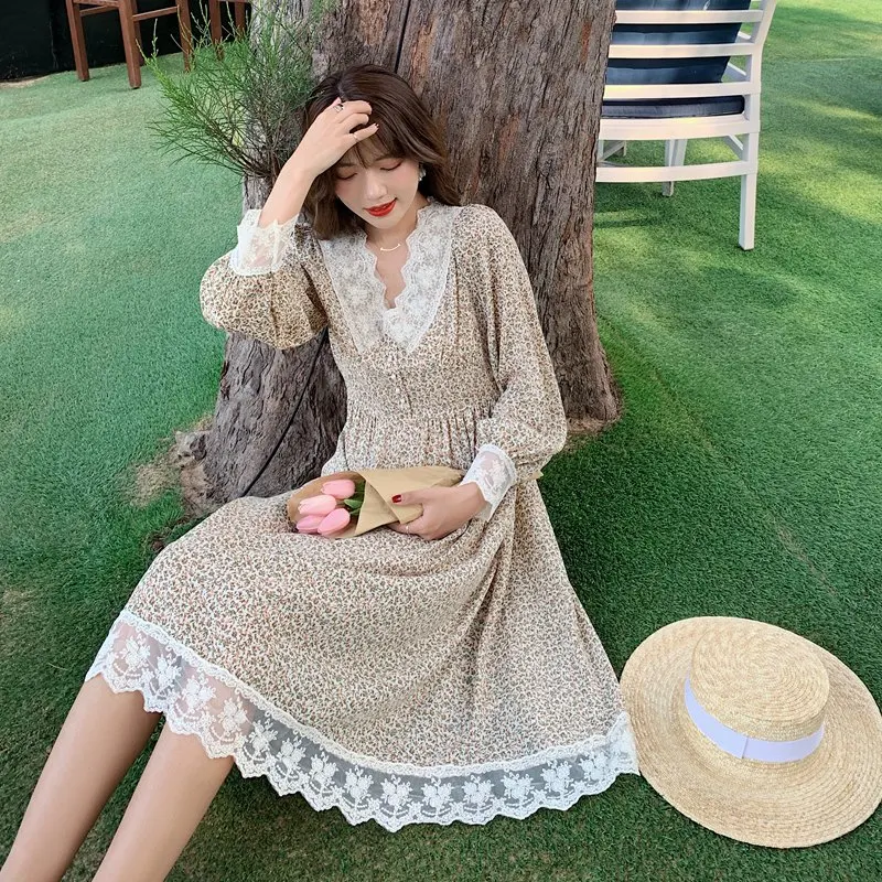 Spot ~ real shooting ~ small video ~ New Korean V-neck lace splicing Floral Chiffon Dress in spring and summer 2021
Spot ~ real shooting ~ small video ~ New Korean V-neck lace splicing Floral Chiffon Dress in spring and summer 2021
