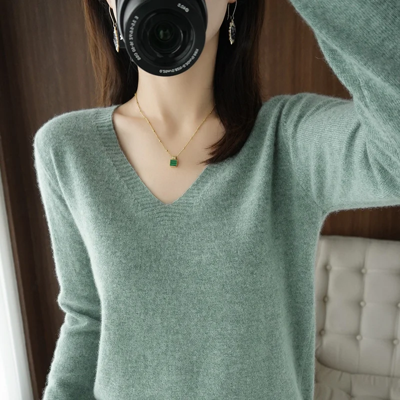 Autumn/Winter 2021 new style knitted V-neck long-sleeved sweater loose Korean style base short top women's clothing Fashion Slim
Autumn/Winter 2021 new style knitted V-neck long-sleeved sweater loose Korean style base short top women's clothing Fashion Slim