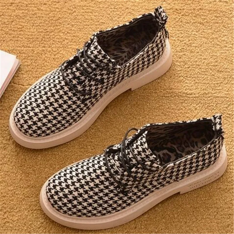 Женские холщовые ботинки в клетку на весну и осень, женские ботильоны в стиле колледжа на платформе с круглым носком и шнуровкой 
Женские холщовые ботинки в клетку на весну и осень, женские ботильоны в стиле колледжа на платформе с круглым носком и шнуровкой