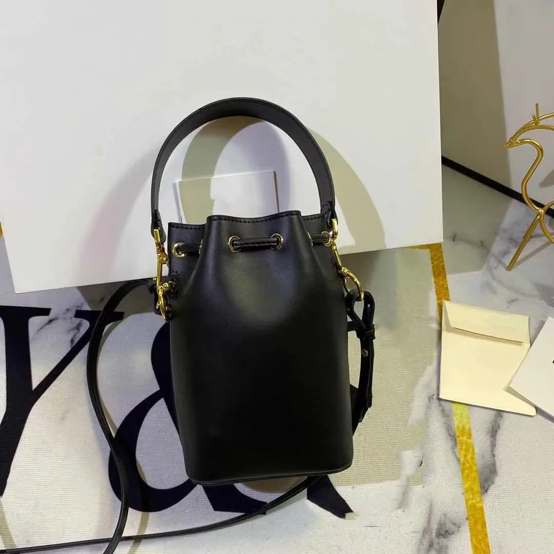 Emily designer lady leather bag color splicing rope bucket bag high quality fashion letter one-shoulder cross-body bag
Emily designer lady leather bag color splicing rope bucket bag high quality fashion letter one-shoulder cross-body bag