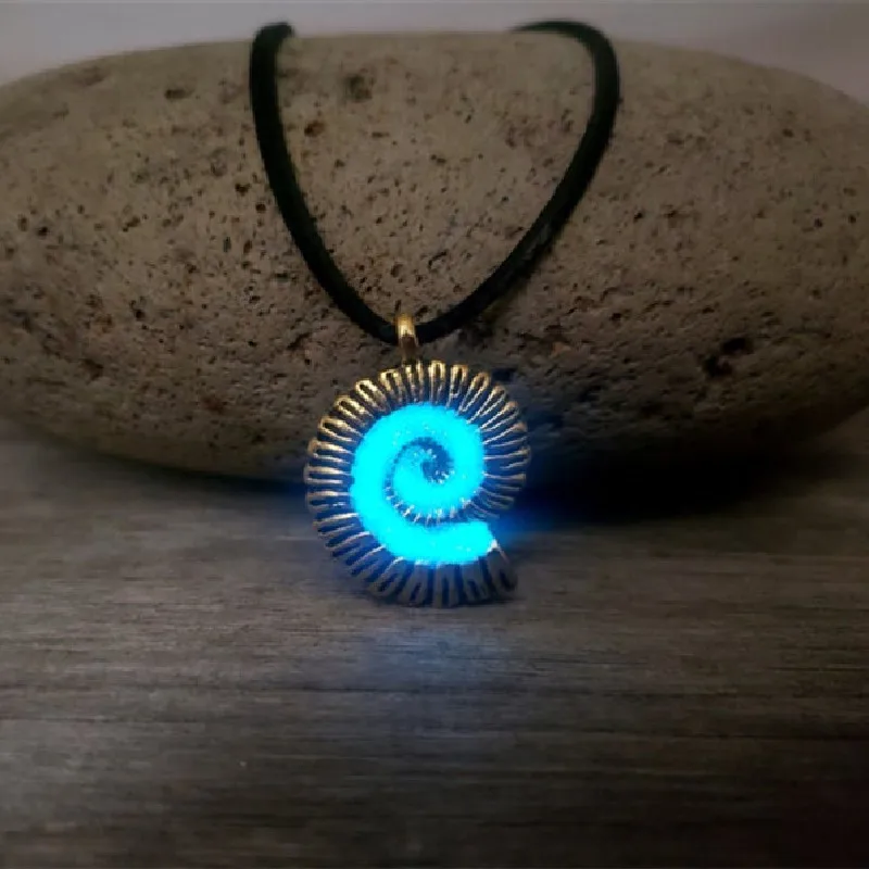 Antique Gold Uma Necklace, Glow in the Dark Nautilus Sea Shell Gift, Glowing Sea Witch Spiral Seashell Necklace or Jewelry XF49F
Antique Gold Uma Necklace, Glow in the Dark Nautilus Sea Shell Gift, Glowing Sea Witch Spiral Seashell Necklace or Jewelry XF49F