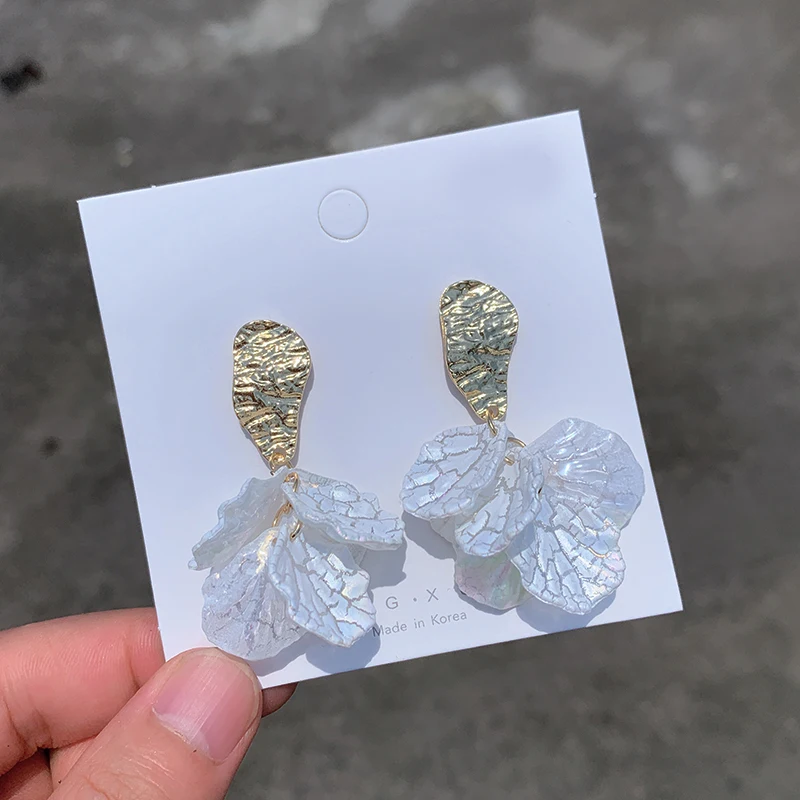 AENSOA Korean White Shell Crack Flower Petal Drop Earrings for Women 2021 New Cute Sweet Irregular Earring Trendy Lovely Jewelry
AENSOA Korean White Shell Crack Flower Petal Drop Earrings for Women 2021 New Cute Sweet Irregular Earring Trendy Lovely Jewelry