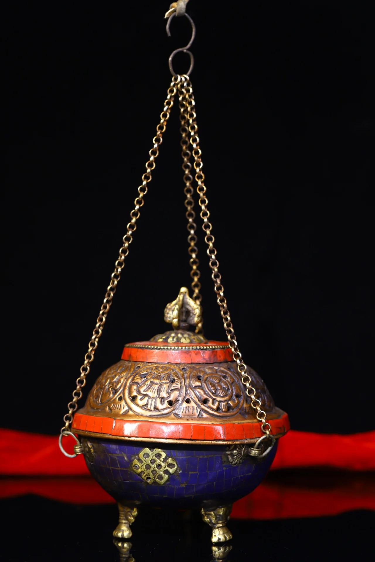 Home Decor 10"Nepal Buddhism Bronze Engraved mosaic Gem Smoker Hanging furnace Buddhist incense burner Town House Exorcism
Home Decor 10"Nepal Buddhism Bronze Engraved mosaic Gem Smoker Hanging furnace Buddhist incense burner Town House Exorcism