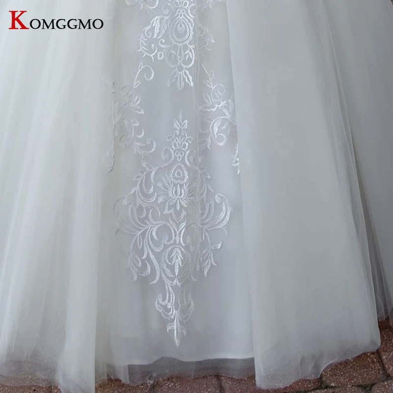 Custom Made Illusion O-Neck Lace Appliques Tulle Wedding Dress Elegant Court Train Sleeveless Embroidery Bridal Ball Gown 
Custom Made Illusion O-Neck Lace Appliques Tulle Wedding Dress Elegant Court Train Sleeveless Embroidery Bridal Ball Gown