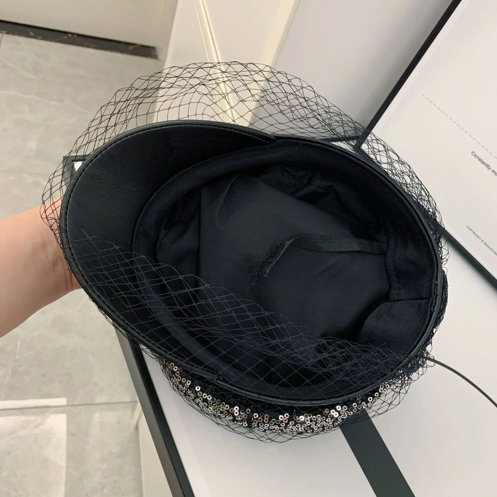 202008-YY autumn nightclub Large factory quality Sequins mesh fashio n lady leisure Octagonal hat women visors cap
202008-YY autumn nightclub Large factory quality Sequins mesh fashio n lady leisure Octagonal hat women visors cap