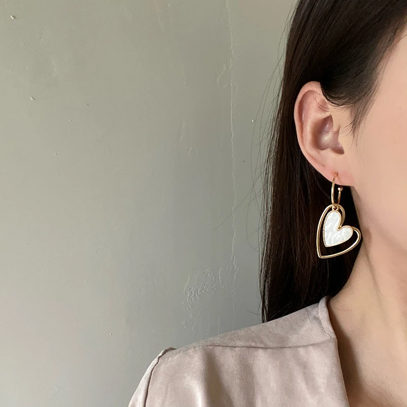 S925 needle Fashion Jewelry Drop Earrings 2021 New Design Sweet Metal Golden Plating Chain White Heart Dangle Earrings For Lady
S925 needle Fashion Jewelry Drop Earrings 2021 New Design Sweet Metal Golden Plating Chain White Heart Dangle Earrings For Lady