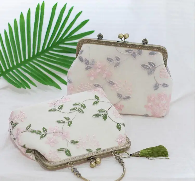 New Arrival Metal Floral Embroidery Lolita Flower Tassel Cotton Mori Lace Lady Purse Chain Handbag Shoulder Bag
New Arrival Metal Floral Embroidery Lolita Flower Tassel Cotton Mori Lace Lady Purse Chain Handbag Shoulder Bag