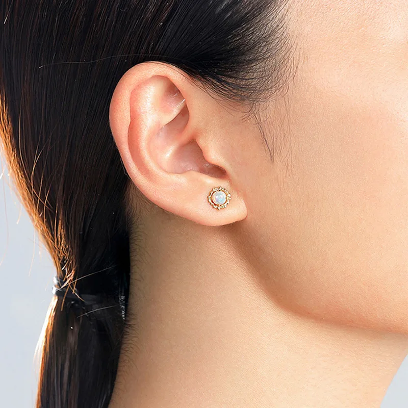 New round Colored Gems Stud Earrings White Gold Plated Opal Stud Earrings Ins Style White Bo Four-Claw Stud Earrings Ornament
New round Colored Gems Stud Earrings White Gold Plated Opal Stud Earrings Ins Style White Bo Four-Claw Stud Earrings Ornament