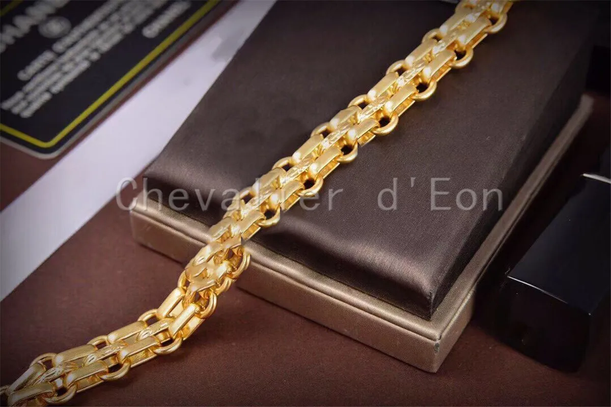 Chevalier d'Eon Classic Fashion Metal Link Chain Bracelets Minimalist Geometric Chain Bracelet For Women Holiday Jewelry 2021
Chevalier d'Eon Classic Fashion Metal Link Chain Bracelets Minimalist Geometric Chain Bracelet For Women Holiday Jewelry 2021