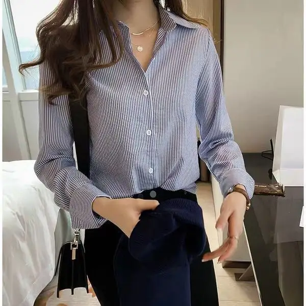 Spring and autumn long-sleeved shirt female 2020 new fashion large size women's loose loose thin shirt striped shirt
Spring and autumn long-sleeved shirt female 2020 new fashion large size women's loose loose thin shirt striped shirt