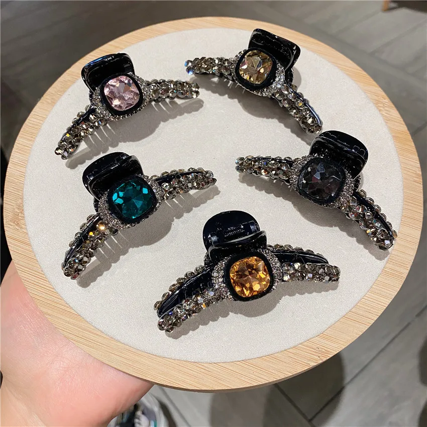 Retro Lady Hair Claws Elegant Hair Grab Crystal Rhinestone Hairpins for Hair Women Hair Clips Headpiece Girls Hair Accessories
Retro Lady Hair Claws Elegant Hair Grab Crystal Rhinestone Hairpins for Hair Women Hair Clips Headpiece Girls Hair Accessories