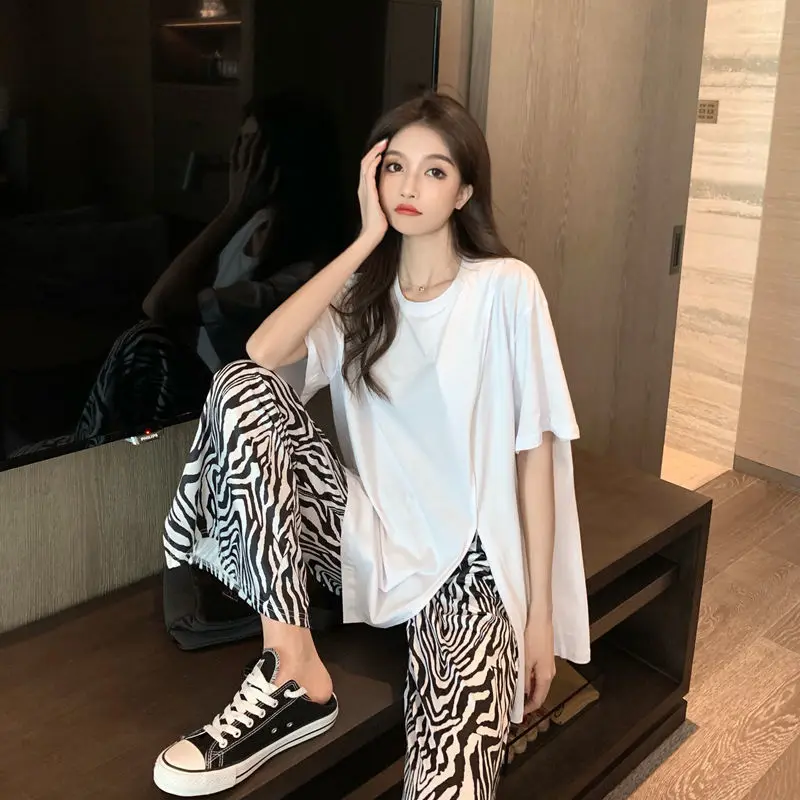 2021 Summer Sexy Girl Pajamas Set Pure Color Cotton Short Sleeve Sleepwear Zebra Print Side Slit Pants Fashion Home Wear
2021 Summer Sexy Girl Pajamas Set Pure Color Cotton Short Sleeve Sleepwear Zebra Print Side Slit Pants Fashion Home Wear