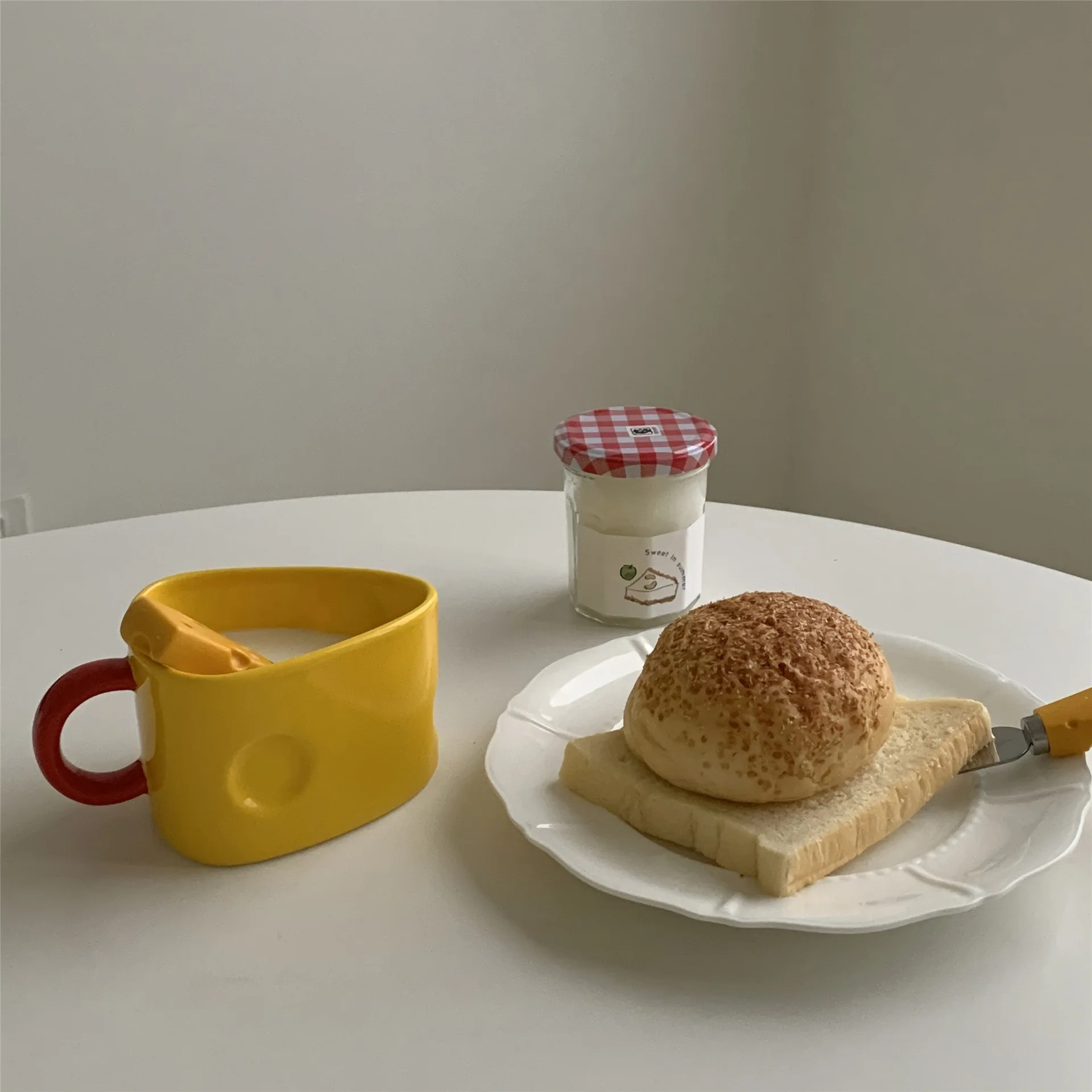 New 350ml creative personality cartoon trend cheese shape milk coffee mug office tea cup/couple cup/gift for family and friends 
New 350ml creative personality cartoon trend cheese shape milk coffee mug office tea cup/couple cup/gift for family and friends