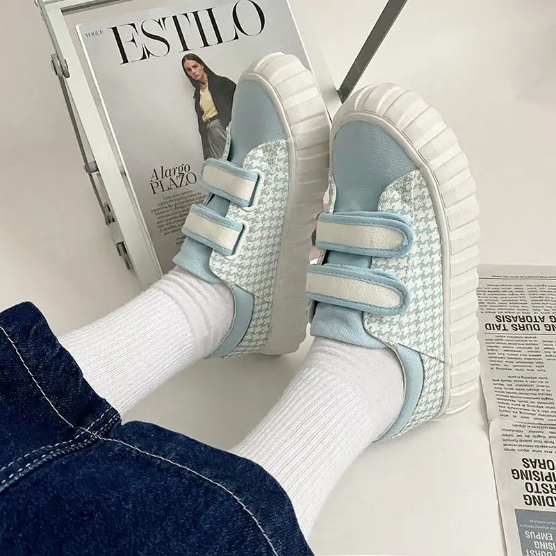 Canvas Platform Women Sneakers Summer Flat Shoes Lady Outdoor Walking Running Student Sneaker Breathable Casual Girl Tennis Shoe
Canvas Platform Women Sneakers Summer Flat Shoes Lady Outdoor Walking Running Student Sneaker Breathable Casual Girl Tennis Shoe
