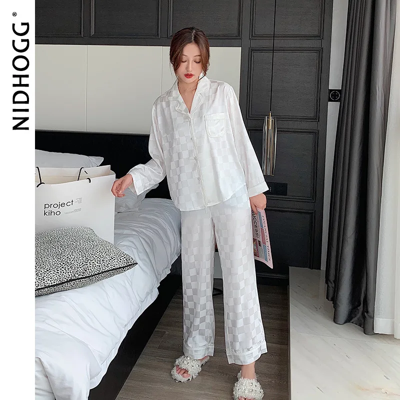 Women Long Sleeve Pajamas Turn-down Collar Plaid Satin Pijamas Autumn Loungewear Women Silk Sleepwear 2 Piece Set Sexy Nightwear
Women Long Sleeve Pajamas Turn-down Collar Plaid Satin Pijamas Autumn Loungewear Women Silk Sleepwear 2 Piece Set Sexy Nightwear