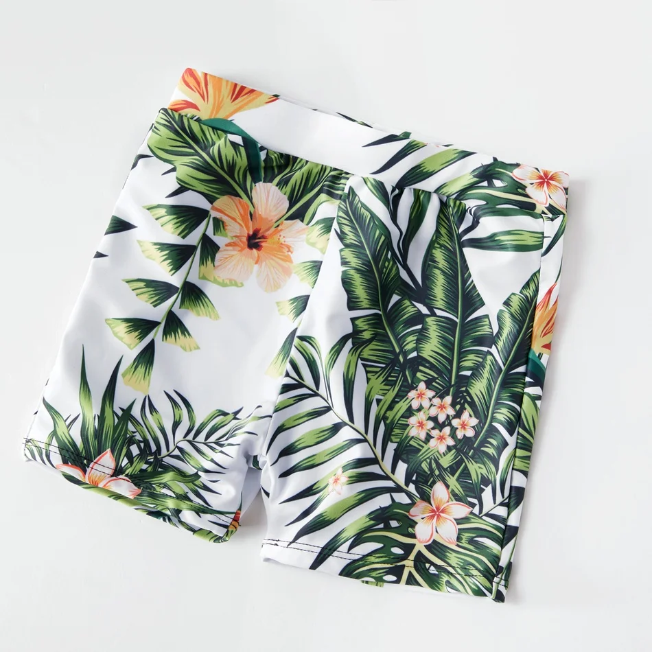 PatPat New Arrival Summer Flounce Plumeria Printed Matching Swimsuits Family Matching Clothing Swimwear Sets
PatPat New Arrival Summer Flounce Plumeria Printed Matching Swimsuits Family Matching Clothing Swimwear Sets