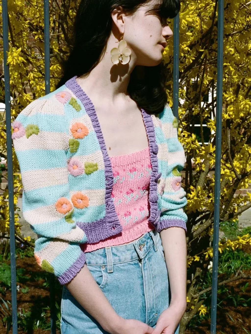 Новинка 2021, женский кардиган ручной работы в сине-белую полоску с крючком и цветком, пальто
Новинка 2021, женский кардиган ручной работы в сине-белую полоску с крючком и цветком, пальто