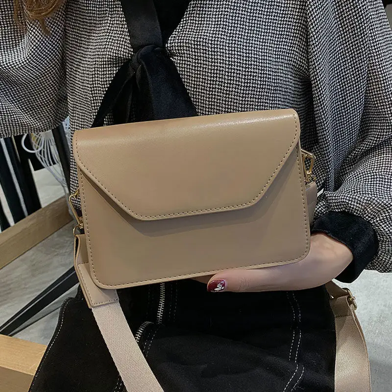 Crossbody Bag Female Shoulder Bag Women Bag Designer Handbag Purse Retro PU Leather Fashion 2021 All-match Contrast Color Simple
Crossbody Bag Female Shoulder Bag Women Bag Designer Handbag Purse Retro PU Leather Fashion 2021 All-match Contrast Color Simple