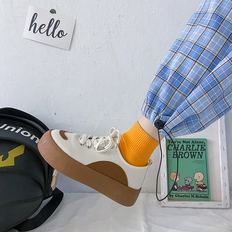 Парусиновые туфли с большими головками, Новинка весна-осень 2021, милые японские туфли на толстой подошве, модная женская обувь
Парусиновые туфли с большими головками, Новинка весна-осень 2021, милые японские туфли на толстой подошве, модная женская обувь