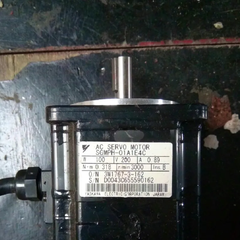 Использованный протестированный рабочий SGMPH-01A1E4C сервомотором переменного тока
Использованный протестированный рабочий SGMPH-01A1E4C сервомотором переменного тока