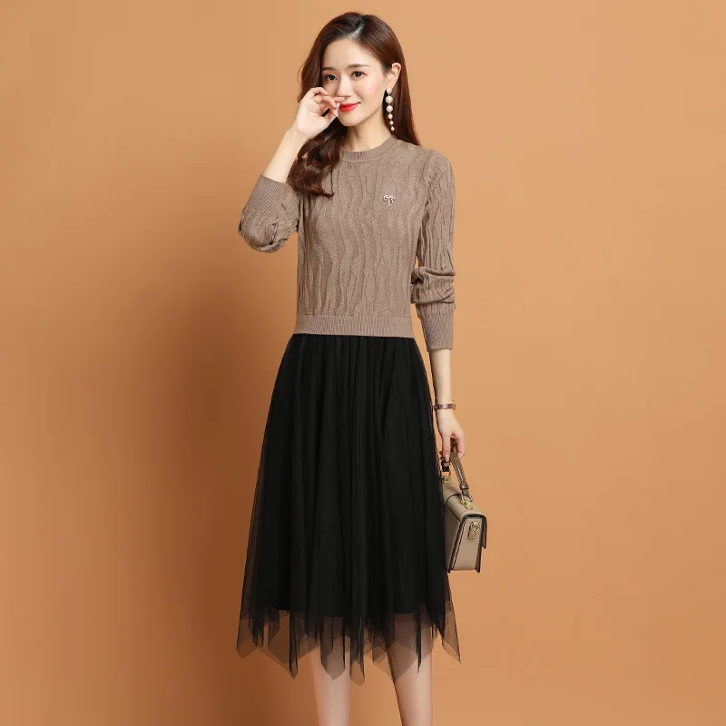 Knitted dress autumn/winter 2021 new women's fake two-piece set of lace mesh bottom skirt women's long sleeves
Knitted dress autumn/winter 2021 new women's fake two-piece set of lace mesh bottom skirt women's long sleeves