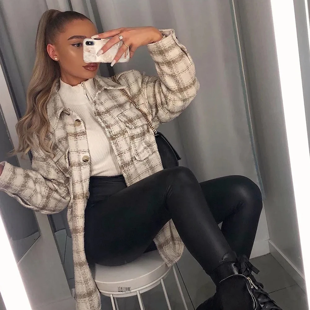 Beige Small Fragrance Style Plaid Shirt Jacket Winter Loose Casual Mid-length Woolen Jacket Long Sleeve Thick Women Jacket
Beige Small Fragrance Style Plaid Shirt Jacket Winter Loose Casual Mid-length Woolen Jacket Long Sleeve Thick Women Jacket