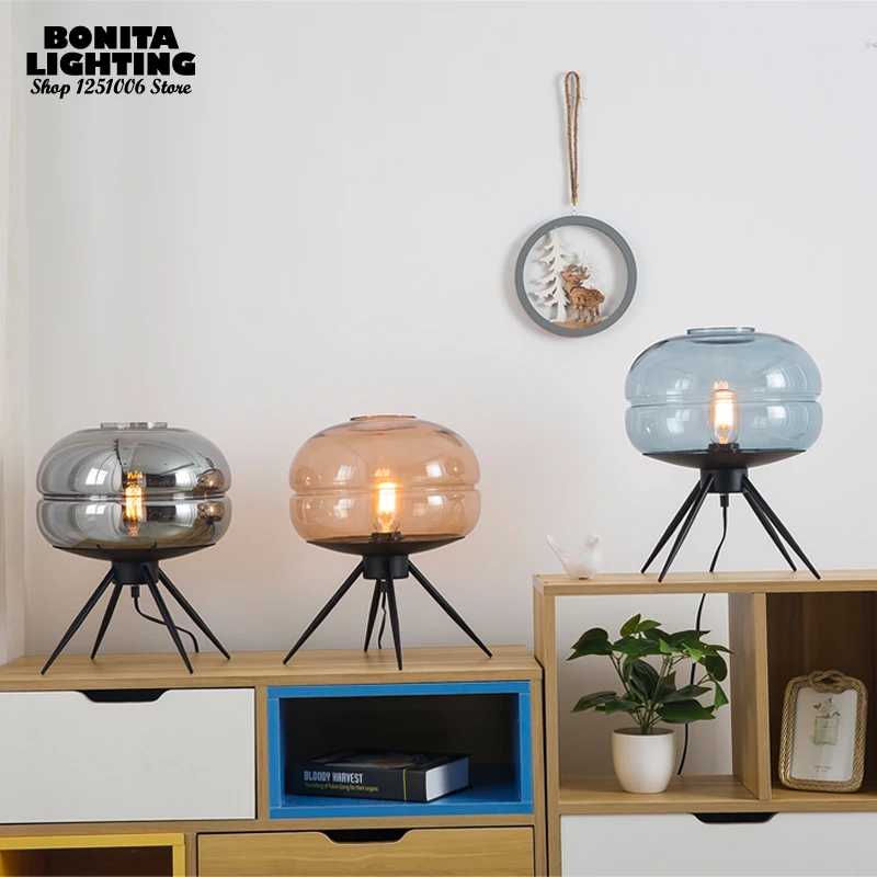 Nordic four-legged glass table light UFO Goldfish bowl Fish tank Split bubble Clear glass Edison table lamps for bedroom
Nordic four-legged glass table light UFO Goldfish bowl Fish tank Split bubble Clear glass Edison table lamps for bedroom