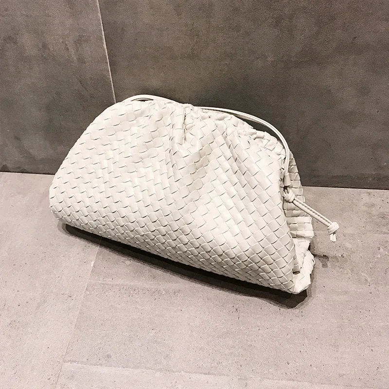 2020 New Lady Fashion Fold Clip Bag Female Quality PU Leather Woven Cloud Dumpling Clutch Bag Women Crossobody Shoulder Handbag
2020 New Lady Fashion Fold Clip Bag Female Quality PU Leather Woven Cloud Dumpling Clutch Bag Women Crossobody Shoulder Handbag