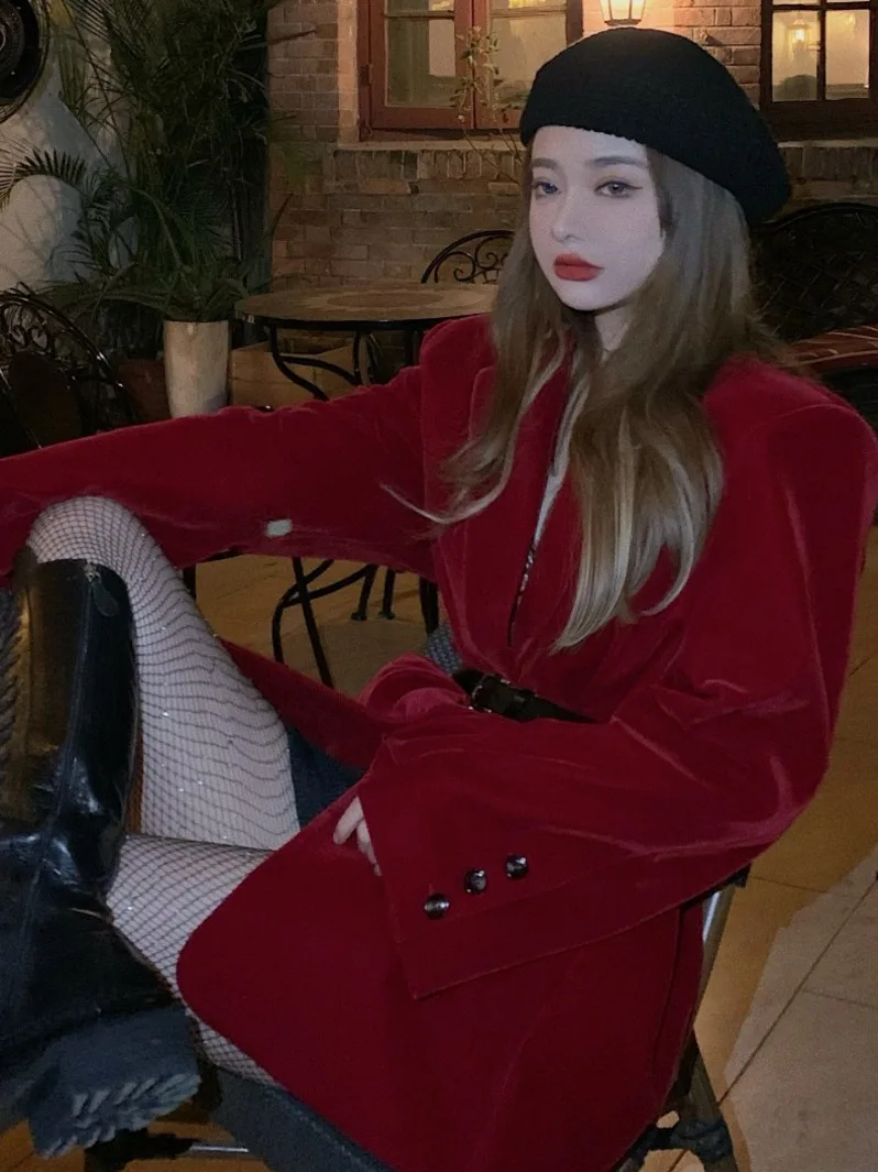 Retro Blazer Women Velvet Suit Jacket Women's Spring Autumn 2021 New Red Loose Korean Mid-length High-quality Small Suit Jacket 
Retro Blazer Women Velvet Suit Jacket Women's Spring Autumn 2021 New Red Loose Korean Mid-length High-quality Small Suit Jacket