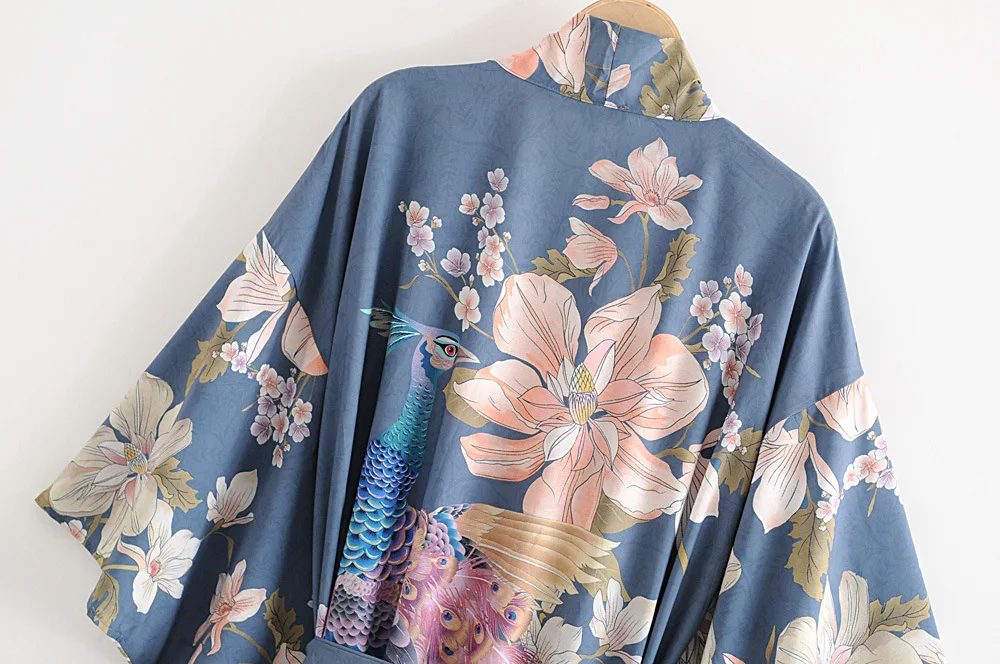 2020 Bohemian V Neck Peacock Flower Print Long Kimono Shirt Ethnic New Lacing Up Sashes Long Cardigan Loose Blouse Tops Femme
2020 Bohemian V Neck Peacock Flower Print Long Kimono Shirt Ethnic New Lacing Up Sashes Long Cardigan Loose Blouse Tops Femme