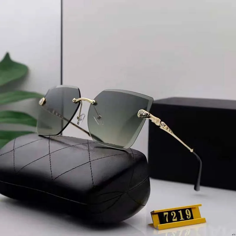 20201 New Diamond Frameless Cat Eye Women Sunglasses Original Logo Luxury Brand Design Metal Sunglasses Fashion Cute Uv400
20201 New Diamond Frameless Cat Eye Women Sunglasses Original Logo Luxury Brand Design Metal Sunglasses Fashion Cute Uv400