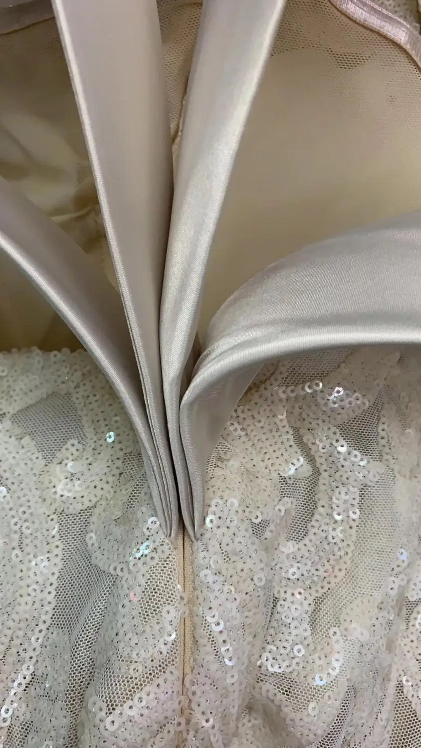 High Quality Sexy Off Shoulder Strapless Blackless Sequins Geometric White Cotton Dress 2020 Summer Women Bodycon Party Dresses
High Quality Sexy Off Shoulder Strapless Blackless Sequins Geometric White Cotton Dress 2020 Summer Women Bodycon Party Dresses
