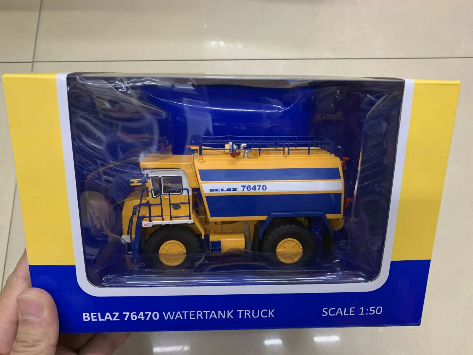 Грузовик с резервуаром для воды Belaz, масштаб 1/50, модель с литьем под давлением, новинка 76470, в оригинальной коробке
Грузовик с резервуаром для воды Belaz, масштаб 1/50, модель с литьем под давлением, новинка 76470, в оригинальной коробке