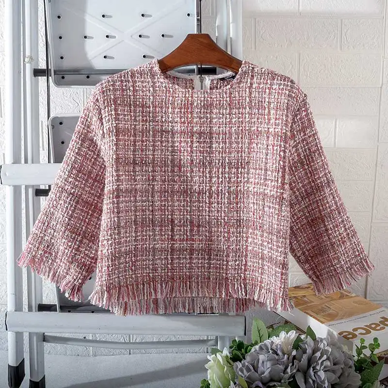 Женская твидовая блузка с круглым вырезом, с рукавом три четверти и бахромой
Женская твидовая блузка с круглым вырезом, с рукавом три четверти и бахромой