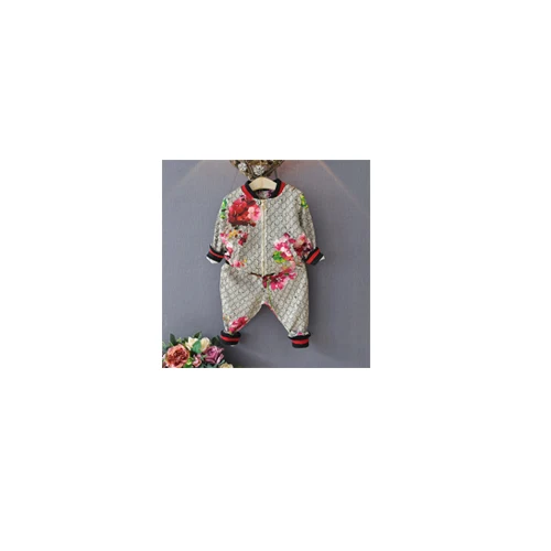 New 2021 Spring and Autumn Fashion Letter Style Kid Clothes Boy Girl Stitching Flower Sports Jacket and Pants Suit
New 2021 Spring and Autumn Fashion Letter Style Kid Clothes Boy Girl Stitching Flower Sports Jacket and Pants Suit