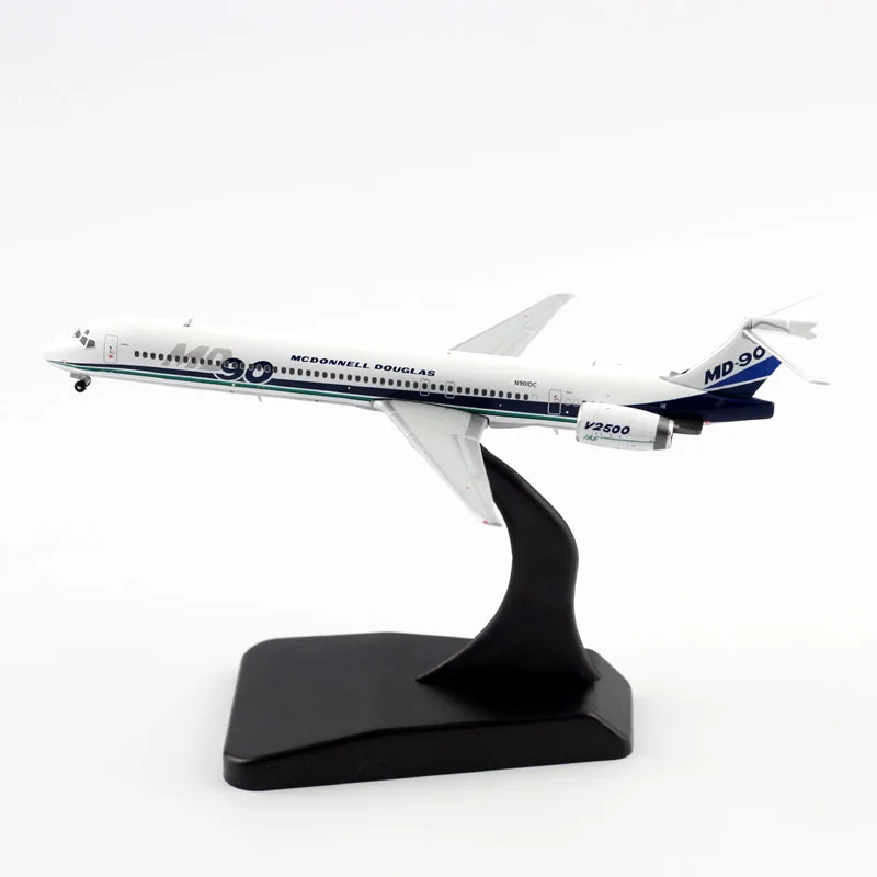 1/400 масштаб Дуглас MD-90 классическая модель самолета из сплава отправка передач самолет коллекционный дисплей самолетов сувенир подарок
1/400 масштаб Дуглас MD-90 классическая модель самолета из сплава отправка передач самолет коллекционный дисплей самолетов сувенир подарок