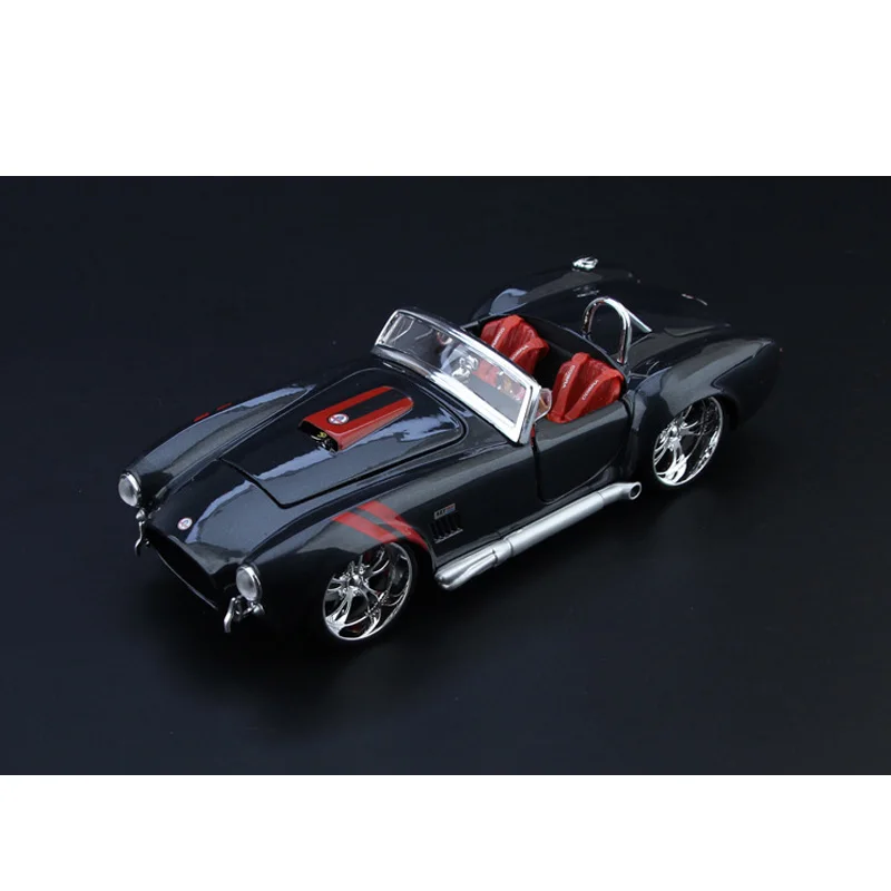 1/24 масштаб металлический сплав литье под давлением модель моделирования Кобра 427 Модифицированная детская игрушка подарок домашняя коллек...
1/24 масштаб металлический сплав литье под давлением модель моделирования Кобра 427 Модифицированная детская игрушка подарок домашняя коллек...