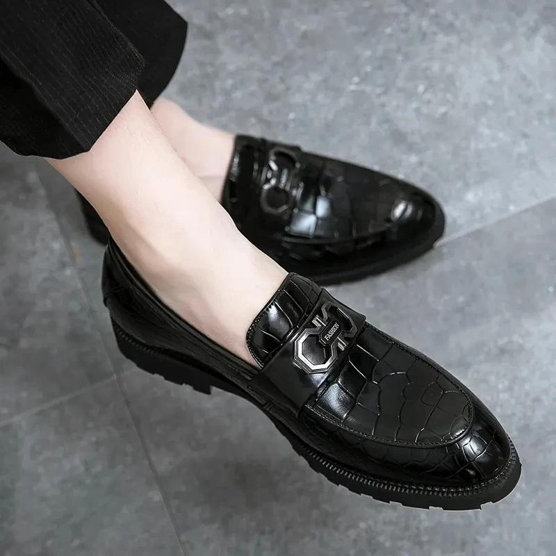 2021 New Men's Shoes Fashion Casual Business High-end Black PU Cracked Metal Letters Decoration Comfortable Loafers 3KC165
2021 New Men's Shoes Fashion Casual Business High-end Black PU Cracked Metal Letters Decoration Comfortable Loafers 3KC165