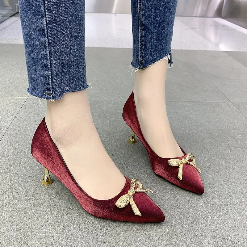 Rimocy Sexy Winered Satin Silk Women Pumps Pointed Toe Metal Bow Thin High Heels Single Shoes Elegant Ladies Wedding Party Shoes
Rimocy Sexy Winered Satin Silk Women Pumps Pointed Toe Metal Bow Thin High Heels Single Shoes Elegant Ladies Wedding Party Shoes