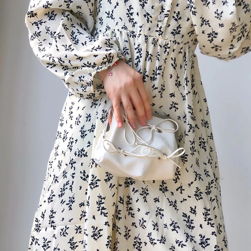 Women's Mini White Bag Fashion Designer Ladies Small Clip Handbags Clutch Purses Female Bowknot Chain Shoulder Crossbody Bags
Women's Mini White Bag Fashion Designer Ladies Small Clip Handbags Clutch Purses Female Bowknot Chain Shoulder Crossbody Bags