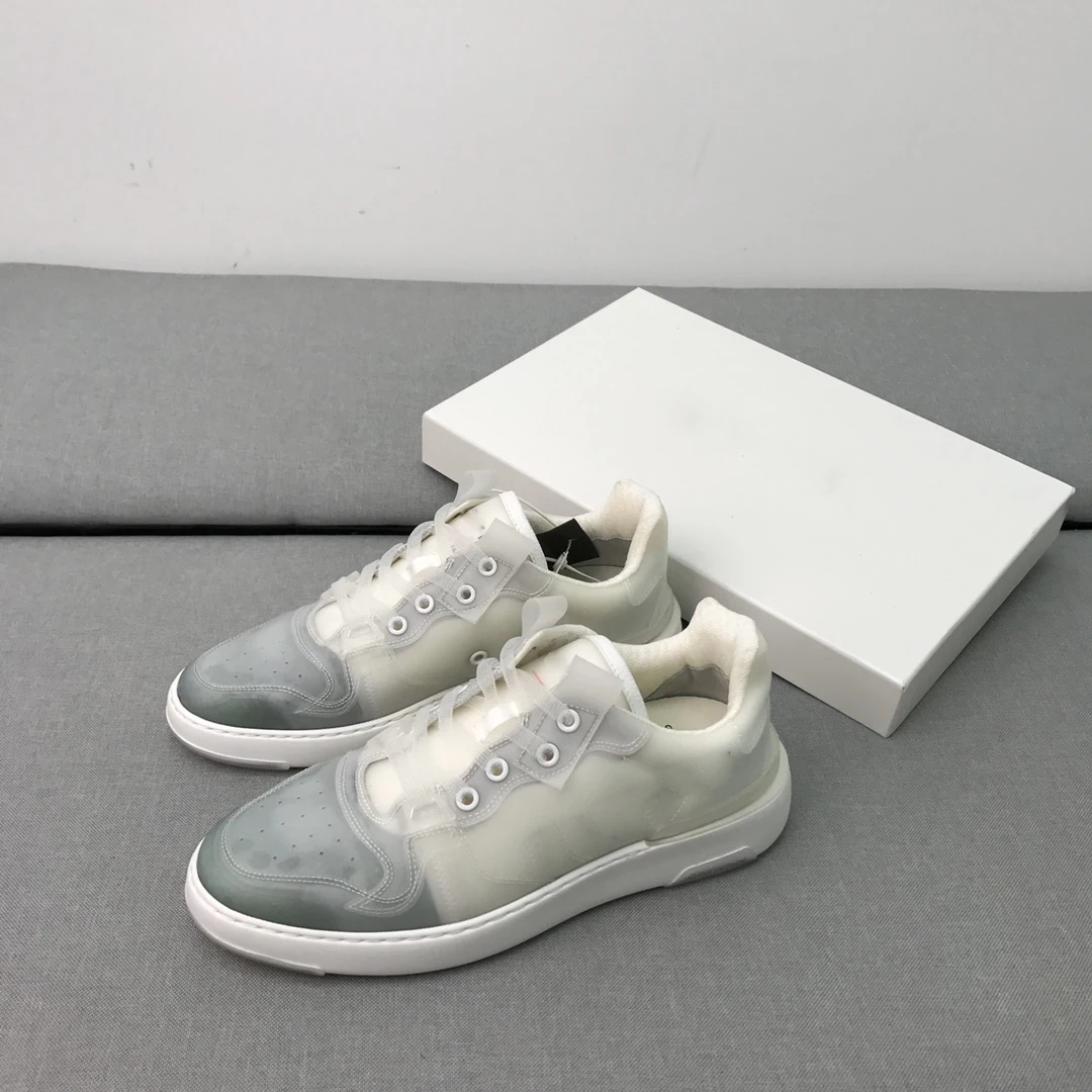 Wing low top sneakers are made of transparent polyurethane with black printing on the side.
Wing low top sneakers are made of transparent polyurethane with black printing on the side.