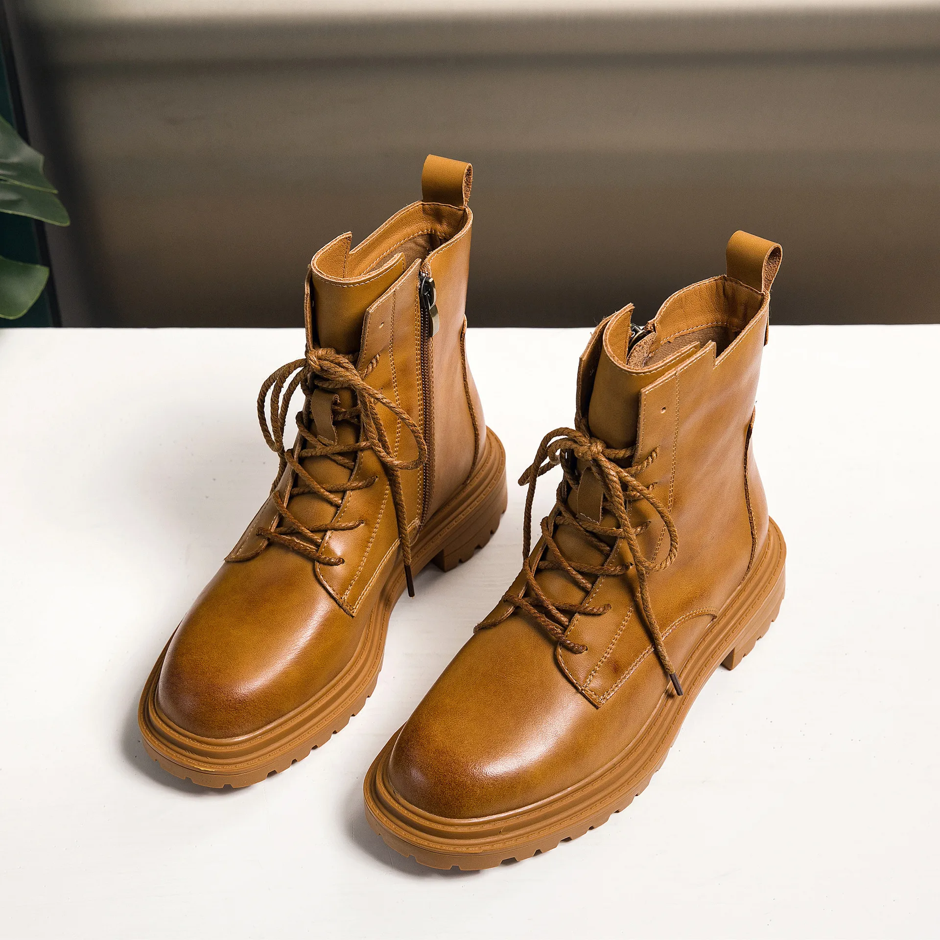 Women Boots Genuine Leather Motorcycle Boots Non-slip Female The New Fashion Black Brown Round Toe Square Heel Botas Altas Mujer
Women Boots Genuine Leather Motorcycle Boots Non-slip Female The New Fashion Black Brown Round Toe Square Heel Botas Altas Mujer