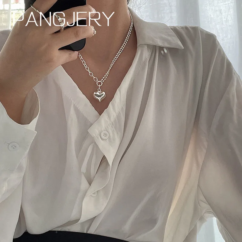 Женское ожерелье из серебра 925 пробы с сердечками
Женское ожерелье из серебра 925 пробы с сердечками