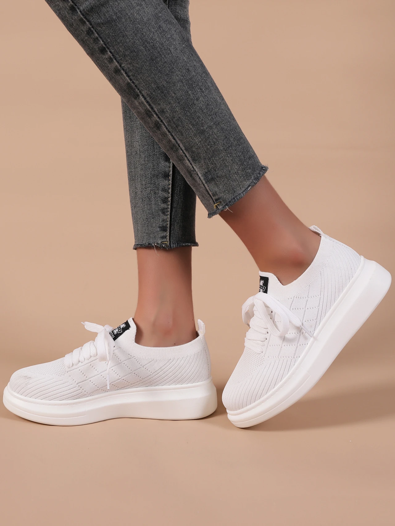 2022 Spring New Mesh Soft Flat Bottom Ventilation Weaving Large Size Lightweight Leisure Outdoor Fashion Sports Shoes
2022 Spring New Mesh Soft Flat Bottom Ventilation Weaving Large Size Lightweight Leisure Outdoor Fashion Sports Shoes