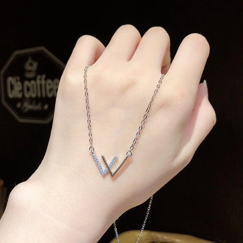 High Quality Double V-shaped Necklace Simple Models W Letter Clavicle Necklace Trend Personality Fashion Jewelry Dropshipping
High Quality Double V-shaped Necklace Simple Models W Letter Clavicle Necklace Trend Personality Fashion Jewelry Dropshipping