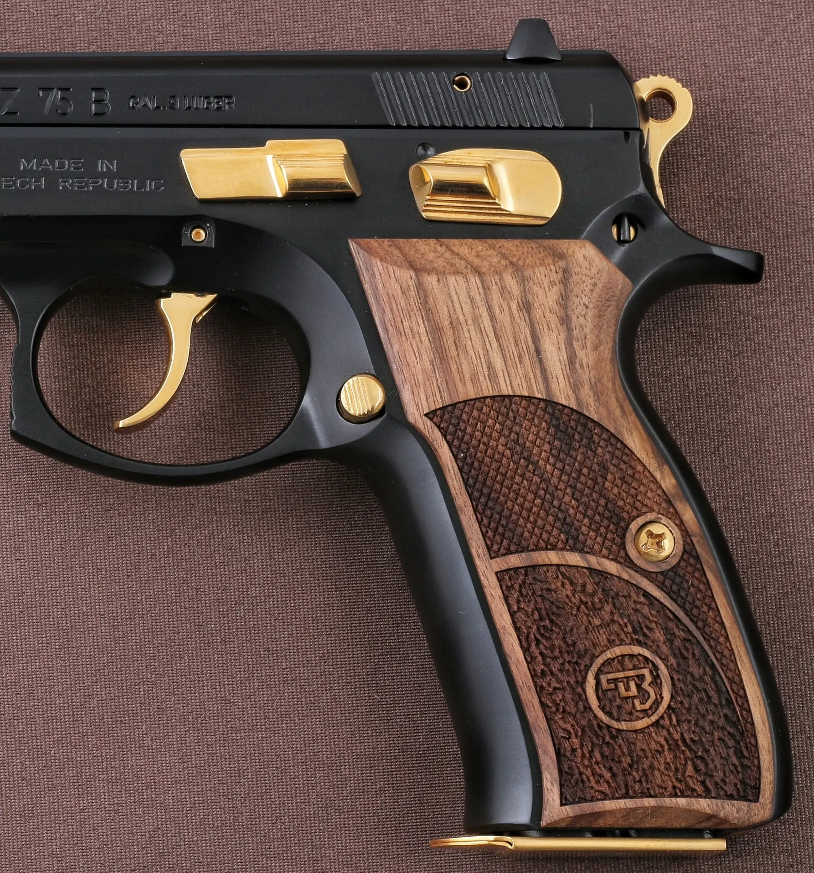 Ksdгрипсы фирмы CZ 75B/85B, совместимы с ореховым захватом для замены с половинным узором
Ksdгрипсы фирмы CZ 75B/85B, совместимы с ореховым захватом для замены с половинным узором