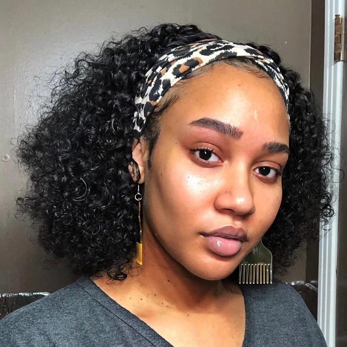 Short Bob Wig with Headband Synthetic Culry Hair Gueless Heat Resistant Non Lace Frontal Wigs for Daily Wear
Short Bob Wig with Headband Synthetic Culry Hair Gueless Heat Resistant Non Lace Frontal Wigs for Daily Wear