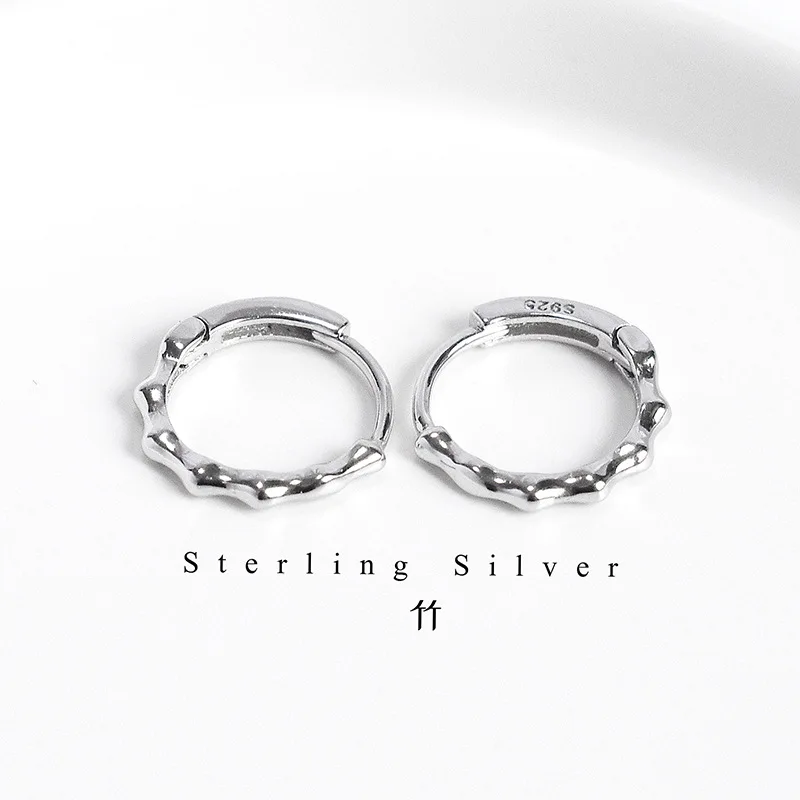 Real 925 Sterling Silver Small Hoop Earrings Bamboo Pattern Small Huggie Hopps for Women Girls Fine Jewelry
Real 925 Sterling Silver Small Hoop Earrings Bamboo Pattern Small Huggie Hopps for Women Girls Fine Jewelry