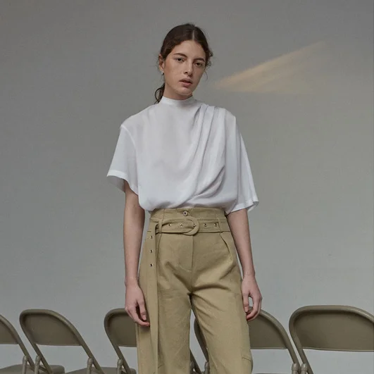 Women Pleated irregular T-shirt 2021 Summer Loose Round Neck Short Sleeve Solid Color Top
Women Pleated irregular T-shirt 2021 Summer Loose Round Neck Short Sleeve Solid Color Top